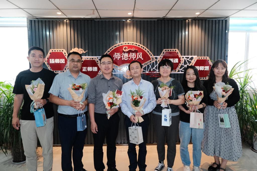 致敬引路人，温情满经管——学院开展教...